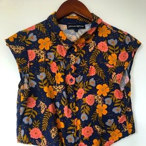 Floral crop top with capped sleeves